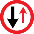 Priority before the oncoming traffic