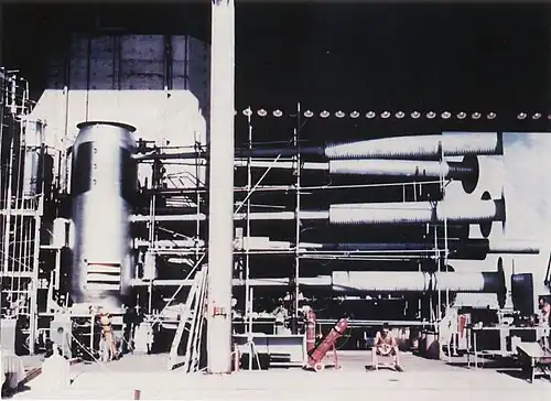Cylindrical Mike device (left) connected to measuring instrumentation (right)