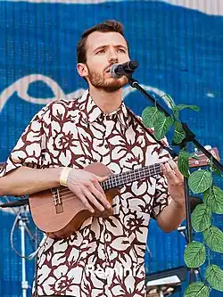 Log performing live