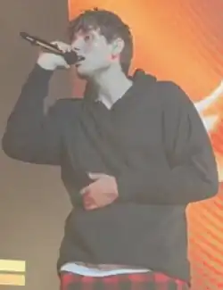 Jvke performing in 2023