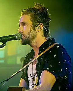 Hewitt performing in 2017