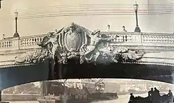 Center ornamental sculptures