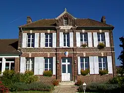 The town hall in Jonquières