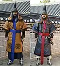 Modern reenactors wearing a complete Dujeong-gap set. While conventionally shown as red, the fabric is made of various colors.