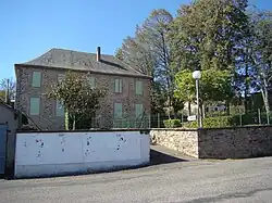 The town hall in Jouqueviel