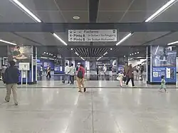 Concourse level of the station.
