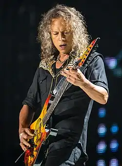 Kirk Hammett playing guitar in 2017