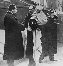 Crown Prince Olav arrives in Norway in 1905 on his father's arm and is greeted by Prime Minister Christian Michelsen.