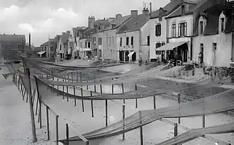 Drying fishing nets at Saint-Paul wharf