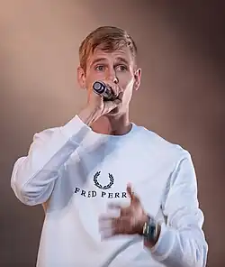 Lars Vaular performing in 2018