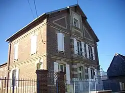 The town hall in Le Mesnil-sur-Bulles