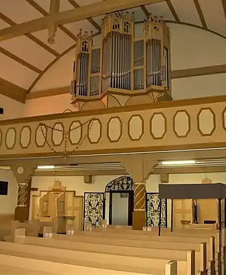 The upper gallery and the pipe organ