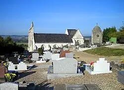 The church and cemetery in Liercourt