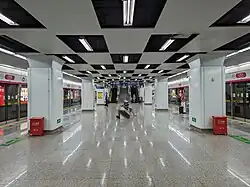Line 1 platforms