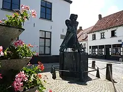Statue of Willem van Saeftinghe by Jef Claerhout