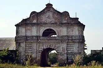 Entrance gates of the manor in Liubeshiv