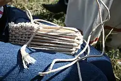 A lesson of (simplified) lapti-making