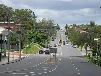 View along Logan Road at Holland Park West, 2017