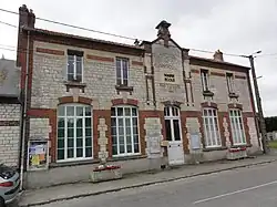 The town hall and school of Lor