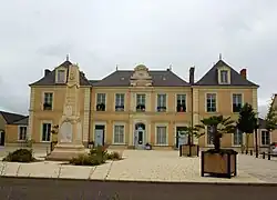 The town hall in Louroux-Béconnais