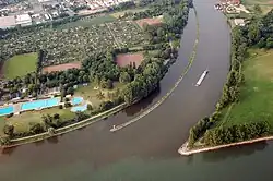 Confluence into the Rhine at Mainz-Kostheim