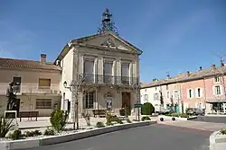 The town hall of Althen-des-Paluds