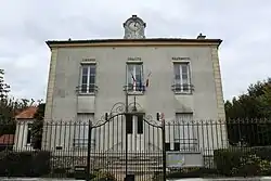 The town hall in Chanteloup-en-Brie