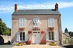 The town hall of Brières-les-Scellés, in 2013