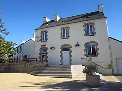 The town hall in Lanneuffret
