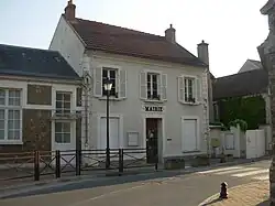 The town hall in Leudeville