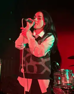 Maisi performing in London, 2024
