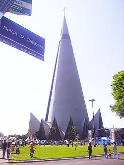 The seat of the Archdiocese of Maringá is Catedral Basílica Menor Nossa Senhora da Glória.