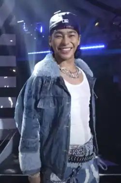 Maxie performing as Jayvhot G
