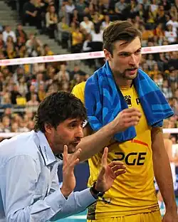Head coach Miguel Ángel Falasca and Andrzej Wrona during a time-out.