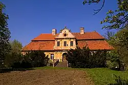 Old manor house in Mikolin