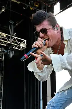Matijevic performing with Steelheart in 2017