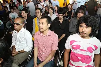 Modern Dog at MTV News Press Conference in 2007. Left to right: Pawin "Pong" Suwannacheep, Thanachai "Pod" Ujjin, and May-T Noijinda