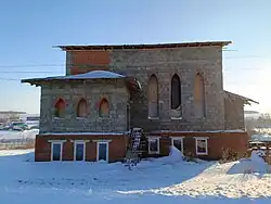 mosque with stonework and red brick in the wintertime
