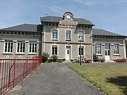 The town hall of Moussy-Verneuil
