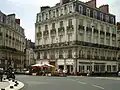 Building on the square's western part