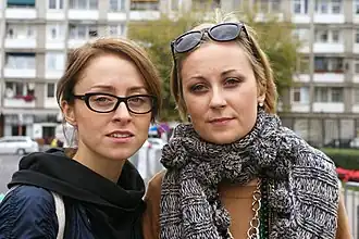 Natalia (left) and Paulina (right), singers of the band