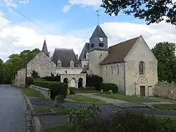 The church and chateau in Neufvy-sur-Aronde