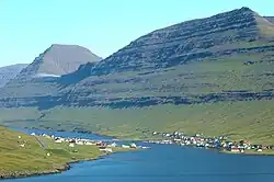 Norðdepil on Borðoy (left) and Hvannasund on Viðoy (right), with the causeway visible between them.