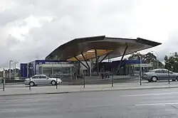 Station concourse and entrance, May 2014