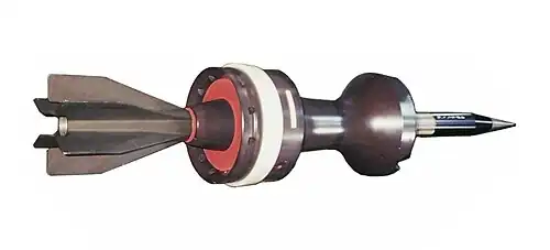French OFL 120 F1 APFSDS long rod penetrator with "saddle-back" spindle sabot[1]