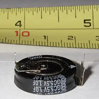 Double-layer capacitor with 1&nbsp;F at 5.5&nbsp;V for data retention when power is off.