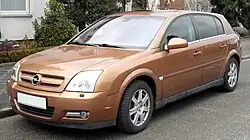 Front view (pre-facelift)