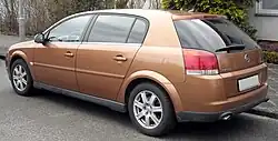 Rear view (pre-facelift)