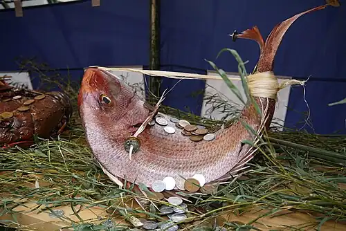 Red seabream as an auspicious object, with straw bindings and coins at Osaka Tenmangū shrine