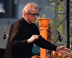 Vänskä conducting a concert in Minneapolis in 2017